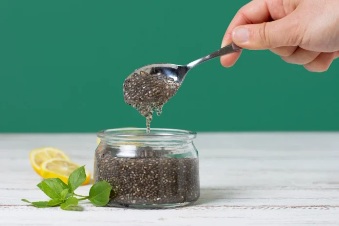No es lo mismo y podrías enfermar: los nutricionistas explican si es mejor consumir chía en polvo o entera