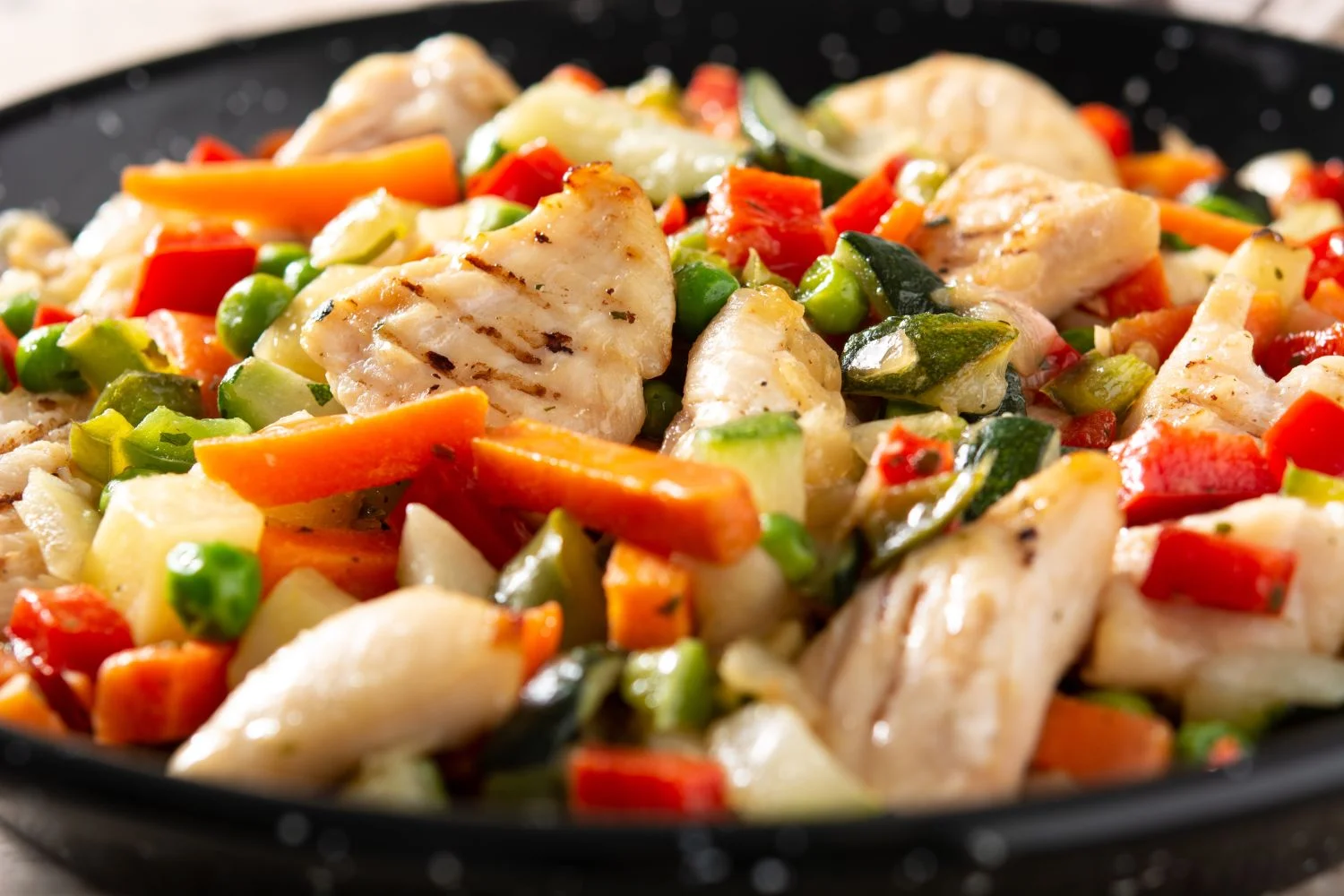 Salteado de verduras con pollo: Un plato saludable con un toque oriental
