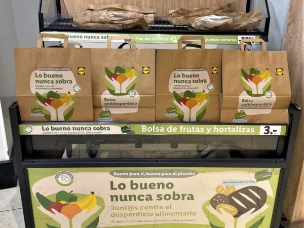 Lidl juega con la salud de los clientes e ignora el desperdicio alimentario 3 Merca2.es f1fc2fb1a979 Desperdicio Lidl Merca2.es