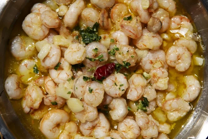 flat lay tasty seafood bowl Merca2.es