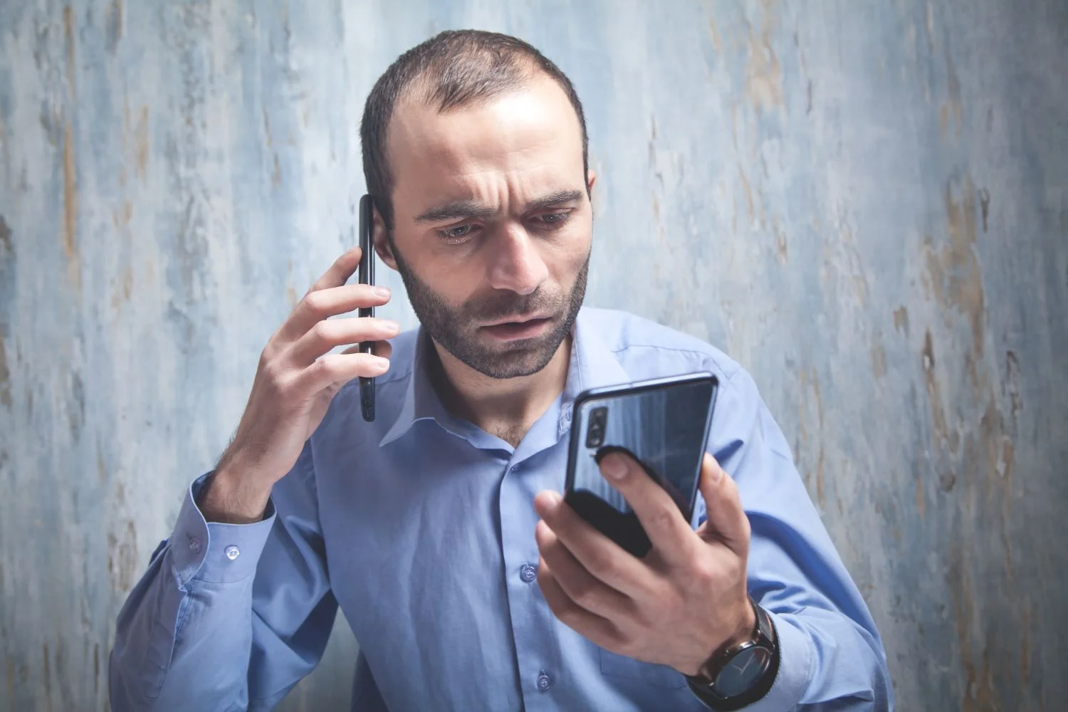 Este engaño empieza en Amazon y termina robándote WhatsApp