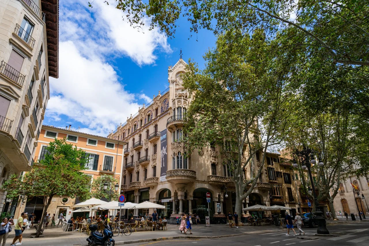 Forbes la destaca y los viajeros la adoran, la ciudad española que lo está rompiendo