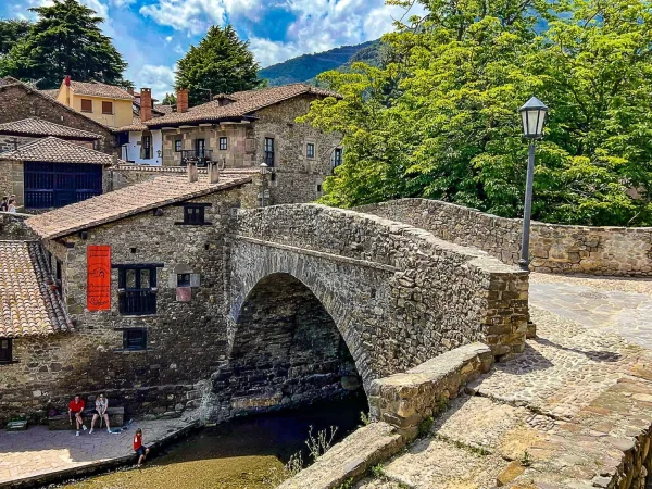 Potes: La capital lebaniega en el corazón de Cantabria 25 Merca2.es puente san cayetano 1 de 1Potes Merca2.es