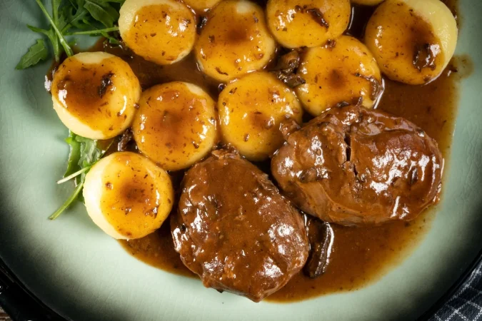 traditional german braised pork cheeks in brown sa 2025 03 08 12 21 45 utc Merca2.es