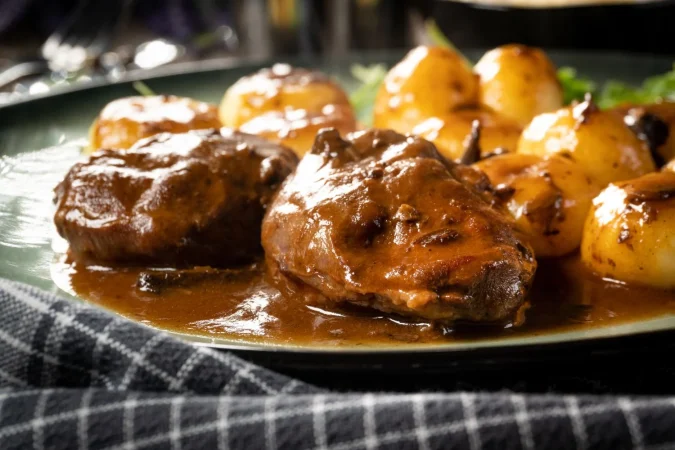traditional german braised pork cheeks in brown sa 2025 03 08 20 54 46 utc Merca2.es