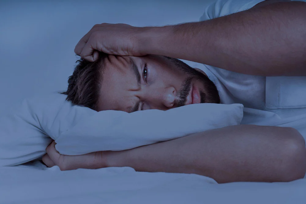 Este hábito nocturno está destrozando la calidad de tu sueño, y no es mirar pantallas
