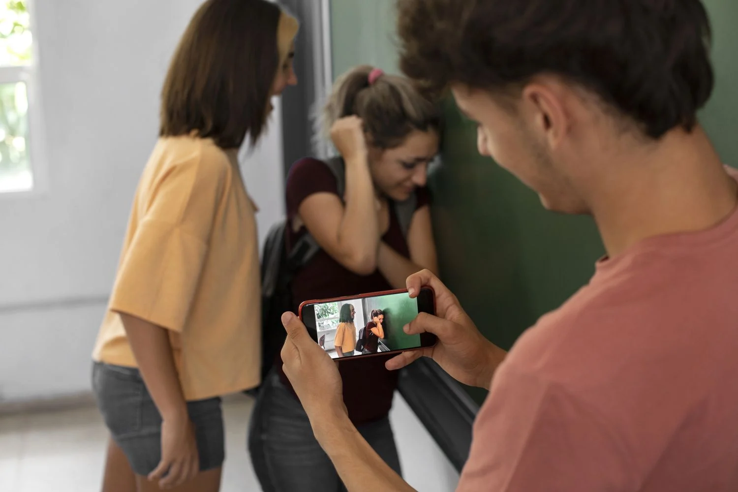 ¿A quién afectan más psicológicamente la RRSS, a los chicos o a las chicas?