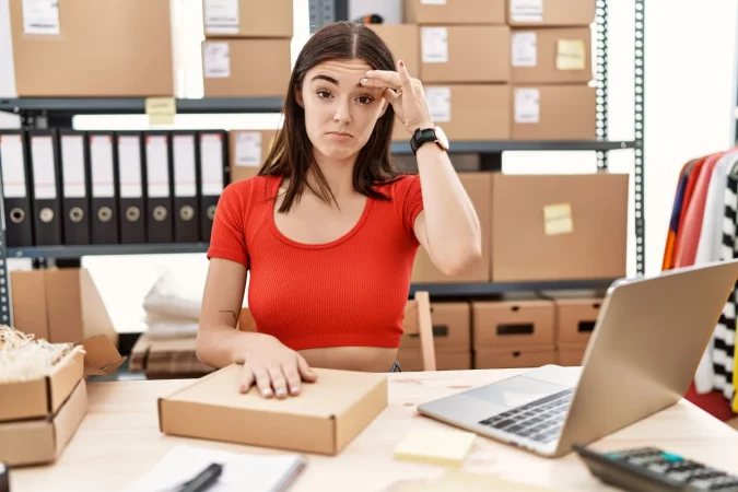 ¿Cómo afecta el "envío sin prisa" de Amazon los costos logísticos?
