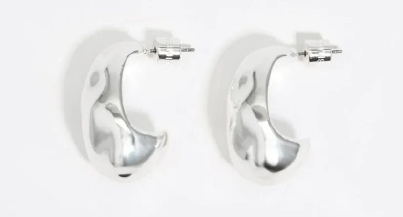 1.- Pendientes plateados en forma de drop. Precio: 3150 € (reducido de € 42)
