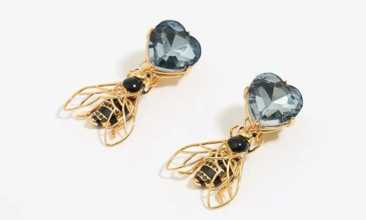 2.- Pendientes con cristales y forma de abeja. Precio: € 4870 (reducido de € 65)