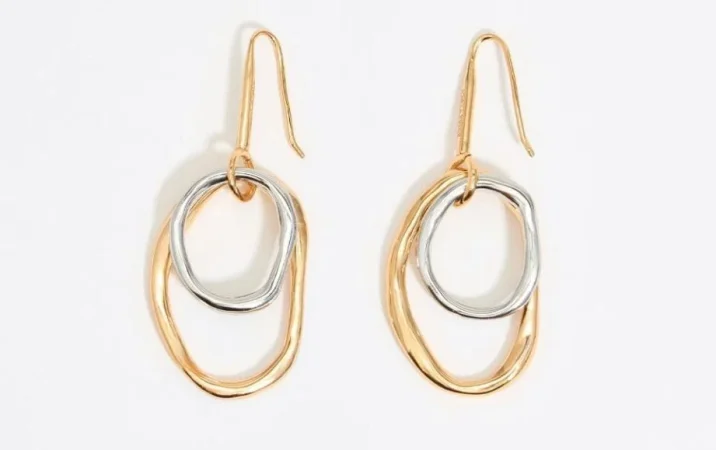 4.- Pendientes de anillo de estilo Gen Z. Precio: € 3370 (reducido de € 45)