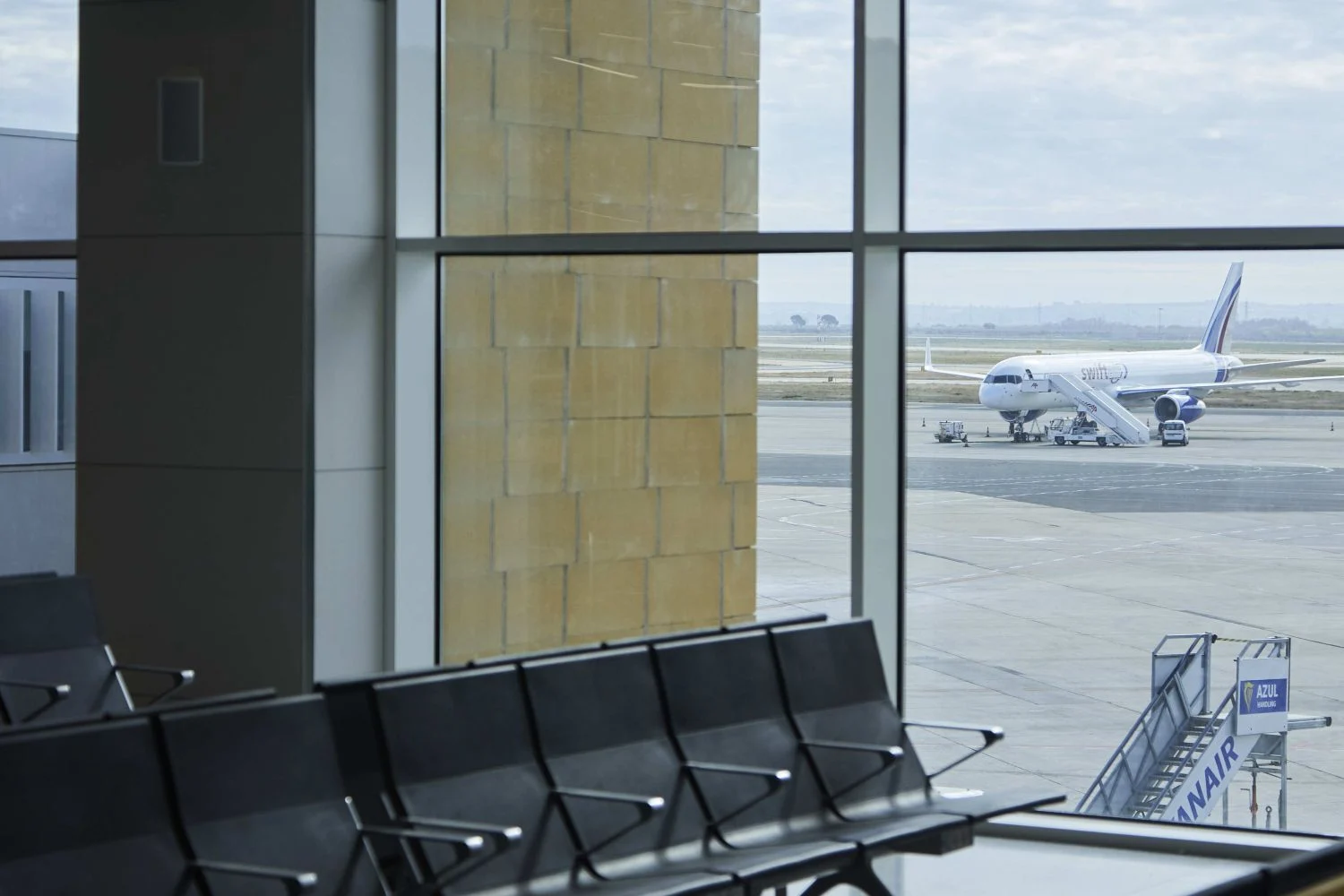 AENA y Andalucía trabajan para reforzar las conexiones en el aeropuerto de Sevilla