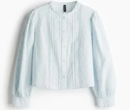 4. Camisa azul de H&M (34,99 euros)