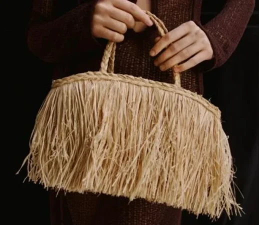 6. Bolso de rafia de H&M (29,99 euros)