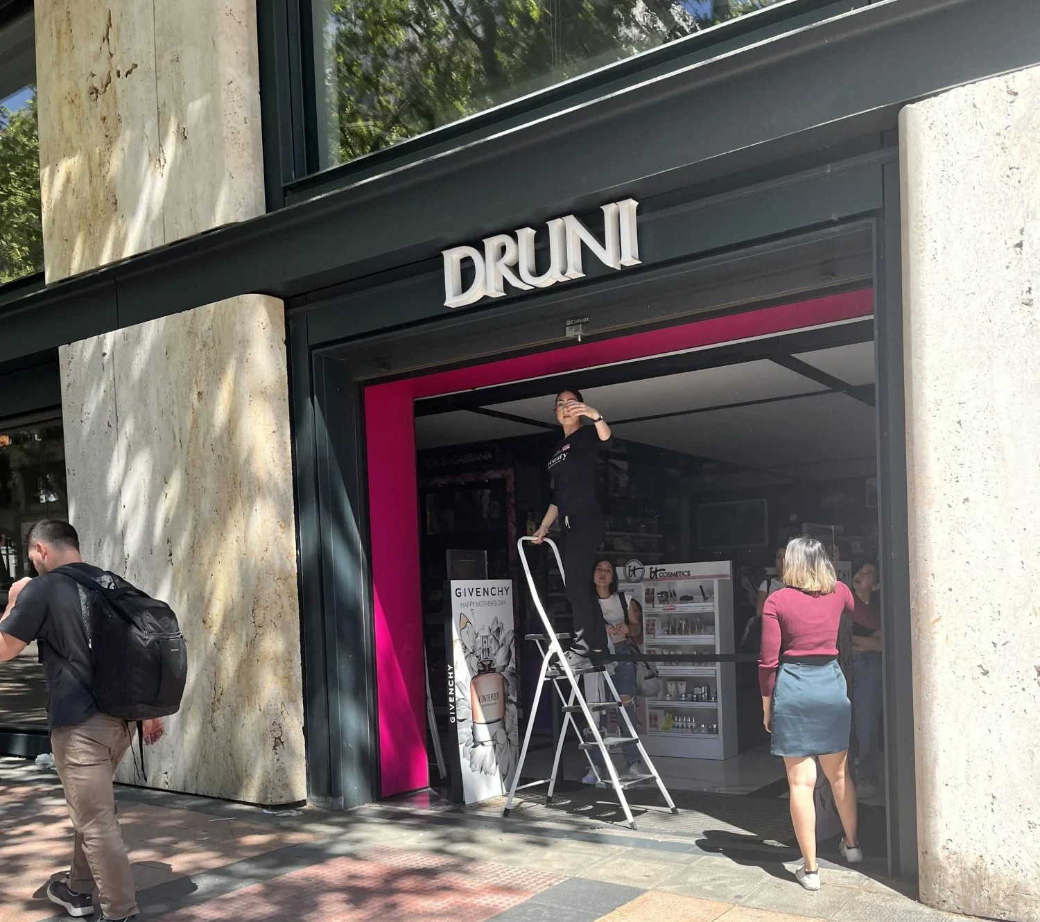 El inesperado turno de noche en Brandy Melville, Cortefiel y Druni tras el gran apagón