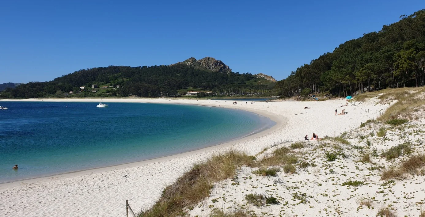 El ‘Caribe español’ se esconde en esta isla gallega de aguas cristalinas y arena blanca
