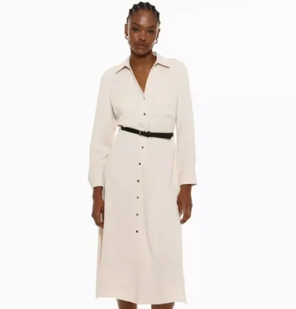 2. Vestido camisero gris con cinturón