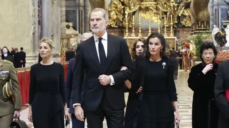 Pilar Eyre critica el encuentro entre la reina Letizia y Melania Trump 39 Merca2.es Pilar Eyre y su mirada crítica a la reina