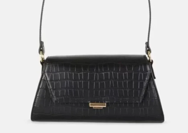 Accesorios que elevan cualquier look. Bolso negro – 9 euros