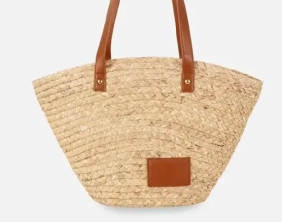 Bolso de rafia tipo capazo – 17 euros