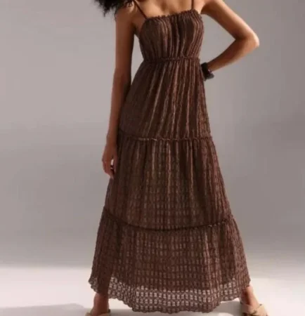 Vestido marrón de tirantes (27,99 euros)