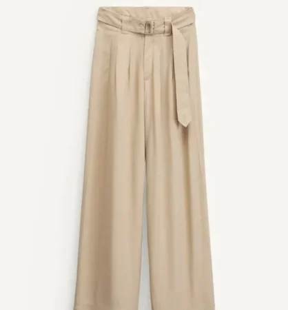 Pantalón con cinturón de Zara (69,95 euros)