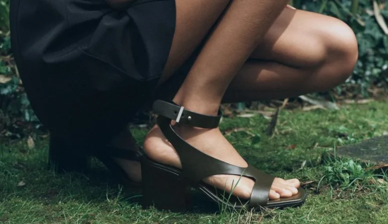 8.- Sandalias Sking Strips (€ 59.95)