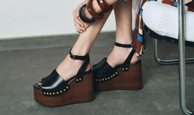 10 Sandalias con pernos (€ 59.95)