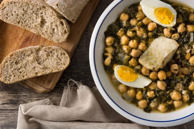 chickpea stew with spinach cod potaje de vigilia Merca2.es
