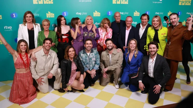 ¿Seguirá 'La familia de la tele' gafada o por fin logrará su estreno? 3 Merca2.es ¿Seguirá 'La familia de la tele' gafada o por fin logrará su estreno?