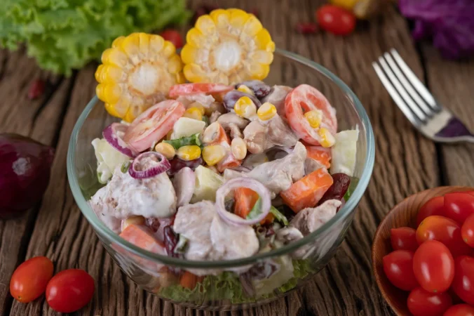 fruit vegetable salad glass cup wooden floor Merca2.es