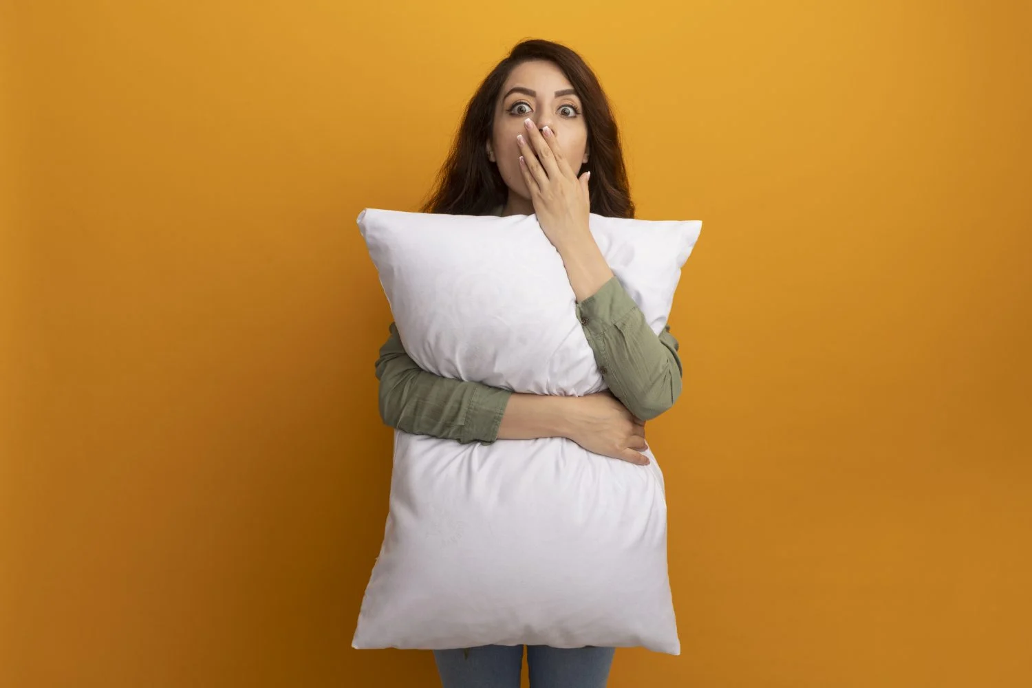 No vas a poder dormir cuando sepas lo que hay dentro de tu almohada