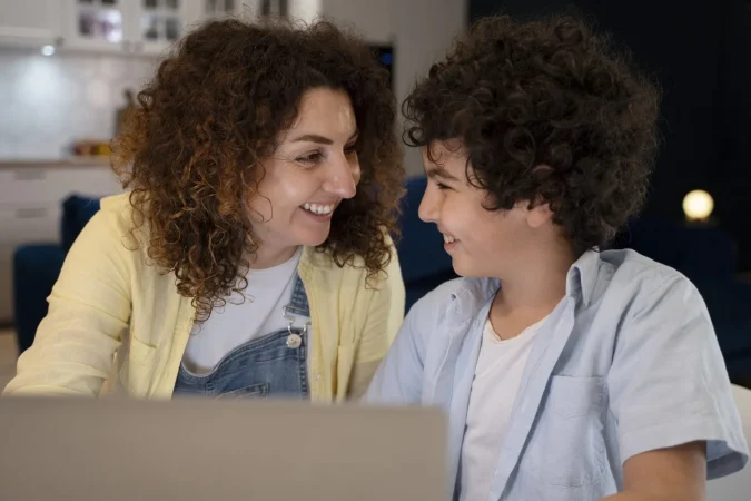 ¡Atención padres! Revelan que Meta es capaz de mantener conversaciones subidas de tono con menores 36 Merca2.es Un llamado urgente a padres, empresas y gobiernos