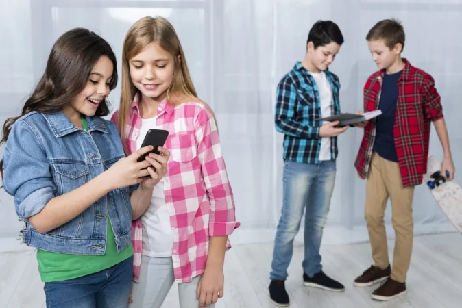 ¡Atención padres! Revelan que Meta es capaz de mantener conversaciones subidas de tono con menores 34 Merca2.es ¿Por qué este escándalo afecta a toda la sociedad?