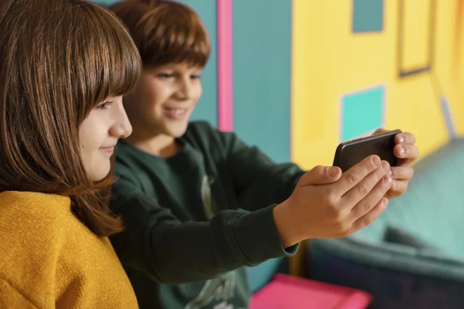 ¡Atención padres! Revelan que Meta es capaz de mantener conversaciones subidas de tono con menores 35 Merca2.es La tecnología no es el adversario, pero debe emplearla con parámetros