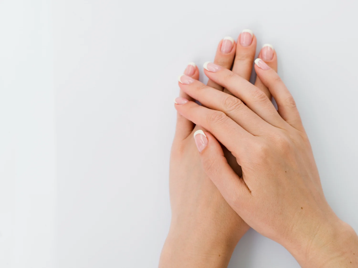 ¿Te has fijado en tus uñas últimamente? Esta señal podría ser clave para cuidar tu tiroides
