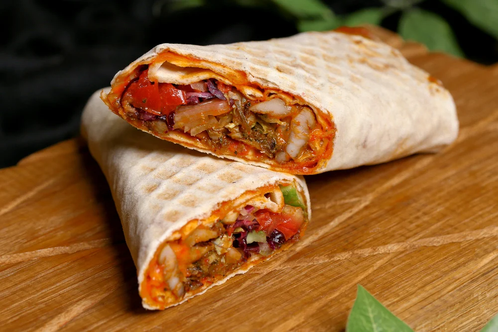 El mejor kebab de Madrid: Hemos probado 10 y este es el ganador indiscutible 4 Merca2.es SALSAS QUE ACOMPAÑAN Y VERDURAS QUE APORTAN FRESCOR