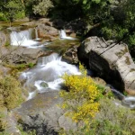 En la frontera de Galicia y Portugal hay una cascada oculta que solo se encuentra si vas de la mano de un lugareño: Es el lugar perfecto para este verano
