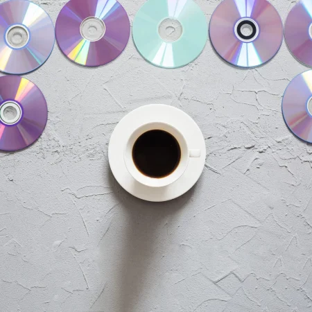 ¿Cómo hacer unos posavasos o unos espejos artesanales con CD’s?