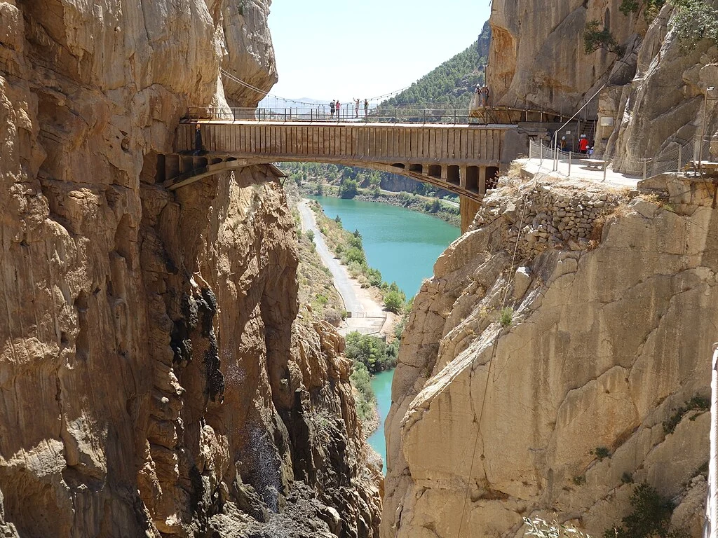 El desfiladero más peligroso de España que ahora puedes cruzar este verano, si te atreves