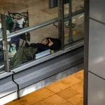Los medios de británicos recomiendan evitar Barajas por la crisis de los sin techo