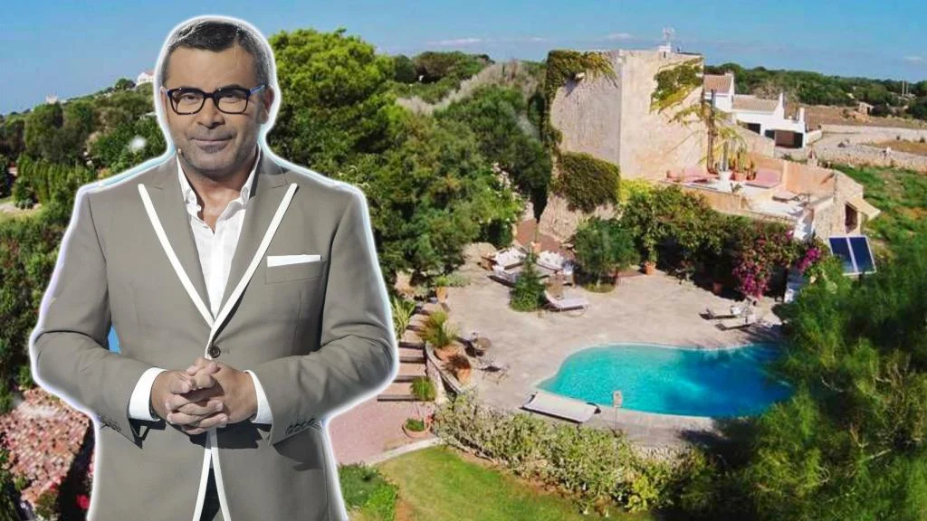 La espectacular casa de 700 metros en la que vive Jorge Javier Vázquez en una lujosa urbanización dentro de Madrid desde hace unos años