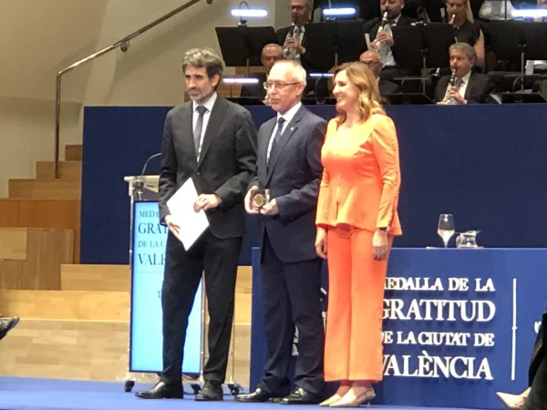 La Fundación Cofares recibe la Medalla de la Gratitud de la Ciudad de Valencia 1 Merca2.es Juan Jorge Poveda recibe el galardon Merca2.es
