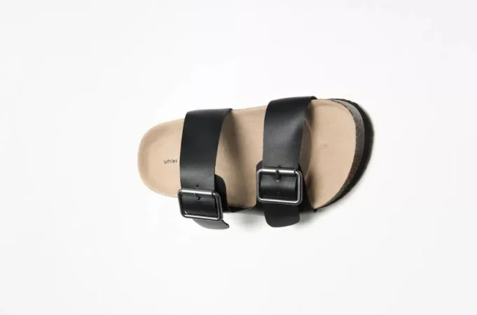 El diseño más barato: sandalias simples con un doble cierre por solo € 17,99