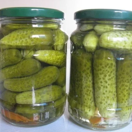 Tiras de pepino en escabeche: la adición agria y crujiente para sus hamburguesas