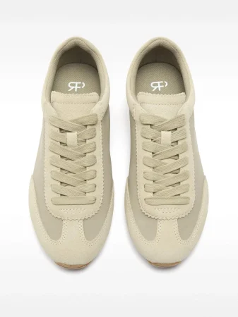 Zapatillas para pies anchos: comodidad sin renunciar al estilo