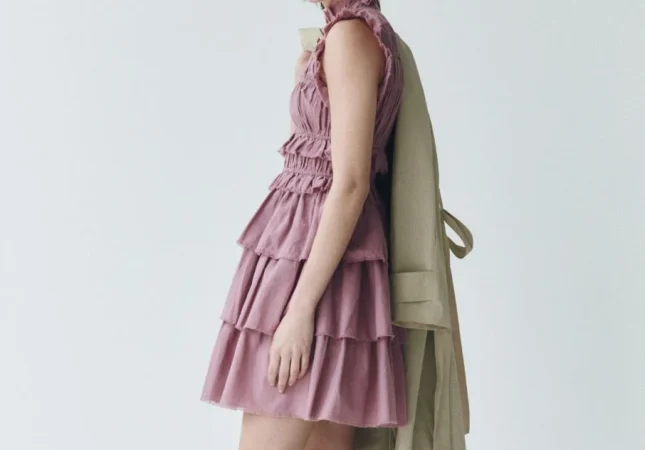 1. Más coquette que nunca: el vestido rosa palo con volantes