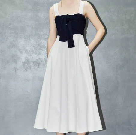 3. El clásico infalible: vestido blanco con escote cuadrado