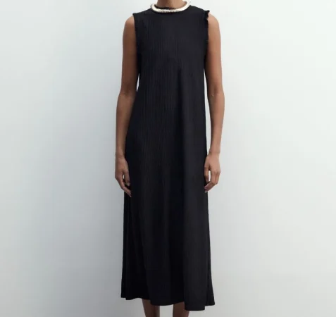 5. El vestido negro más funcional del verano