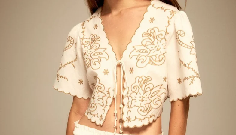 Blusa con lazadas